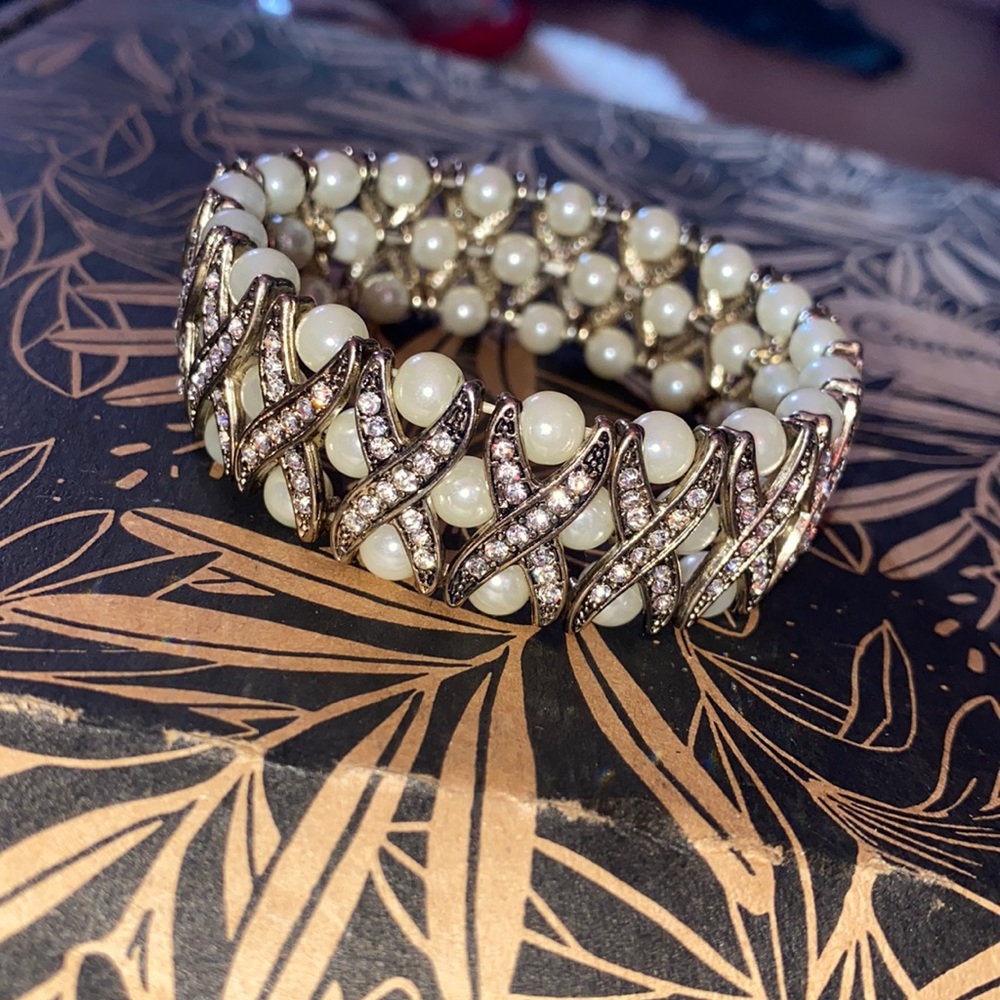 Crossed Pearl Bracelet